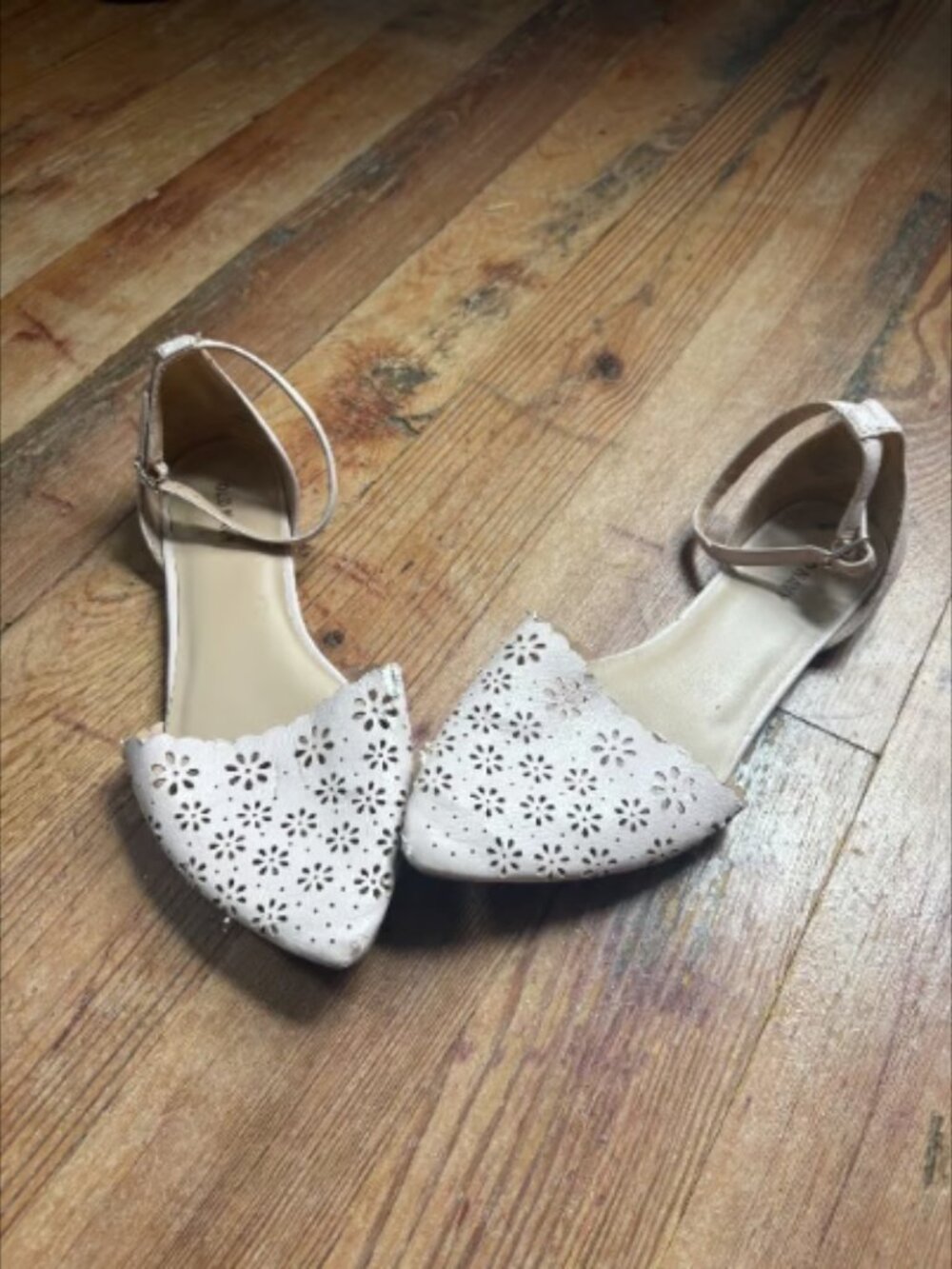 Old Navy Women's White Laser Cut Floral Ballet Flats